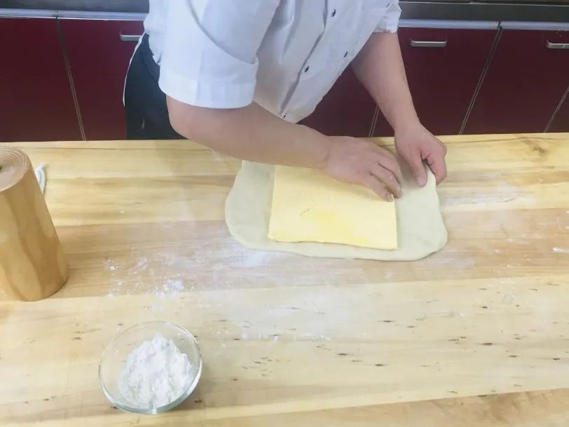 年輕人最愛的網(wǎng)紅店爆款，酥到掉渣的“蝴蝶酥”