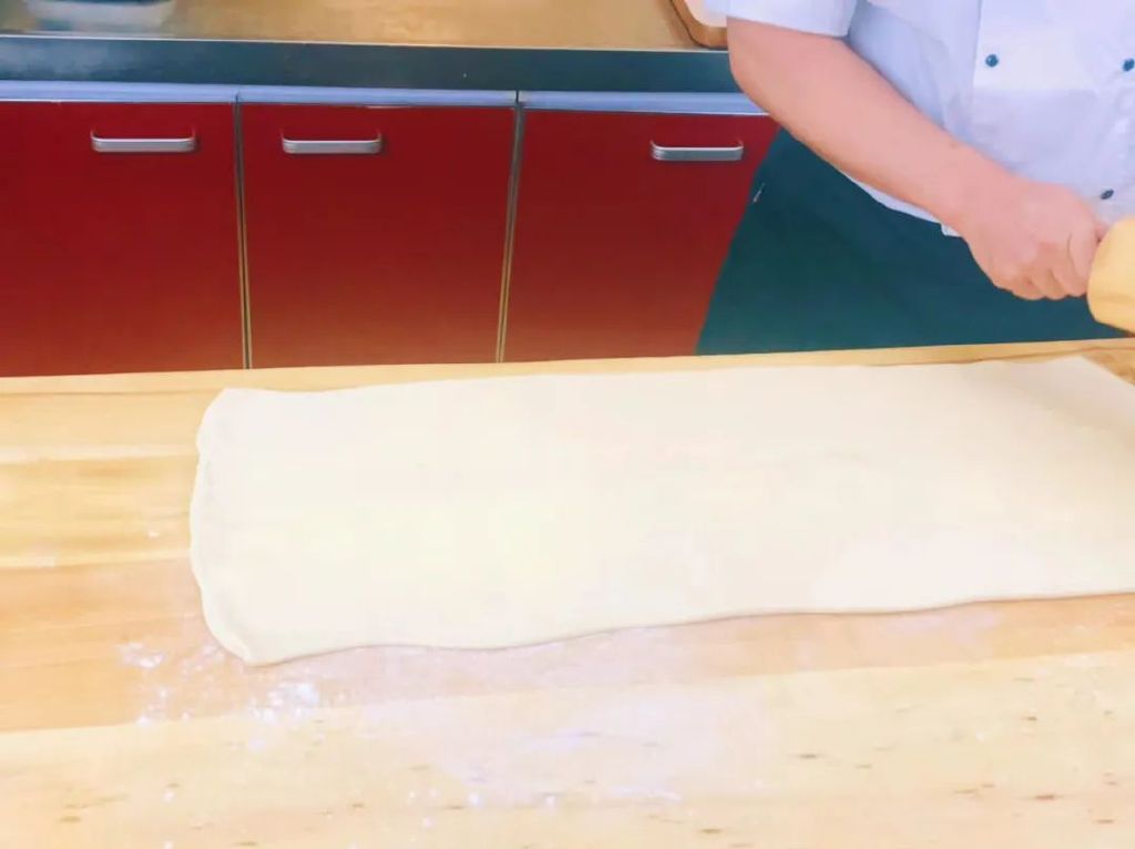 年輕人最愛的網(wǎng)紅店爆款，酥到掉渣的“蝴蝶酥”