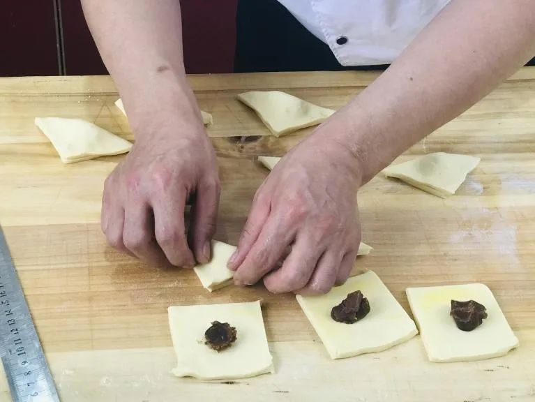 年輕人最愛的網(wǎng)紅店爆款，酥到掉渣的“蝴蝶酥”